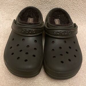 Fur lined CROCS. Great condition. Some lint/wear on fuzz. Black.